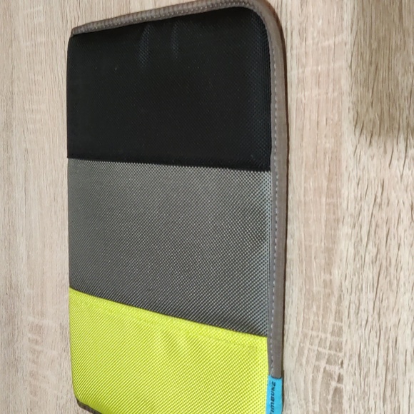 Timbuk2 tablet bag - Picture 2 of 2
